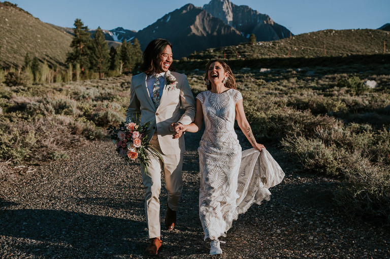 boho mountain wedding bride and groom in mammoth lakes